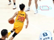江南体育网站-叶润峰全场16中4，三分14中2得到10分3板2助1抢断