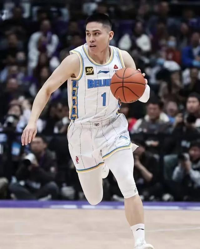 包含广东宏远再度力克北京首钢，凭借实力取胜的词条
