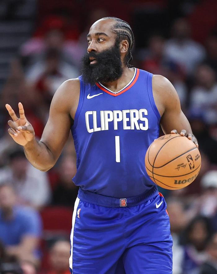 关于NBA自由市场开启：哈登2年7000万续约快船，克莱加盟独行侠的信息