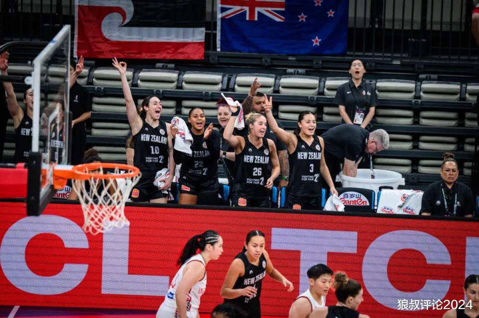 女篮亚洲杯决赛：澳大利亚半场54-43领先日本，田中心19分