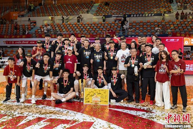 关于大学退役！管子煜30+7率北大夺冠将加盟广州打CBA曾获星锐赛MVP的信息