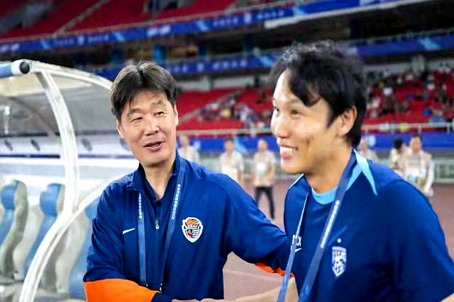 海牛后防送大礼，三镇2-0拼下保级战，李霄鹏苦笑一只脚踏入中甲