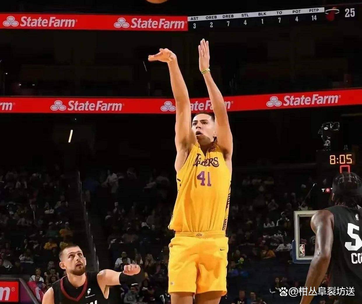包含NBA夏联揭幕战公布：状元弗拉格战湖人布朗尼新科榜眼探的词条
