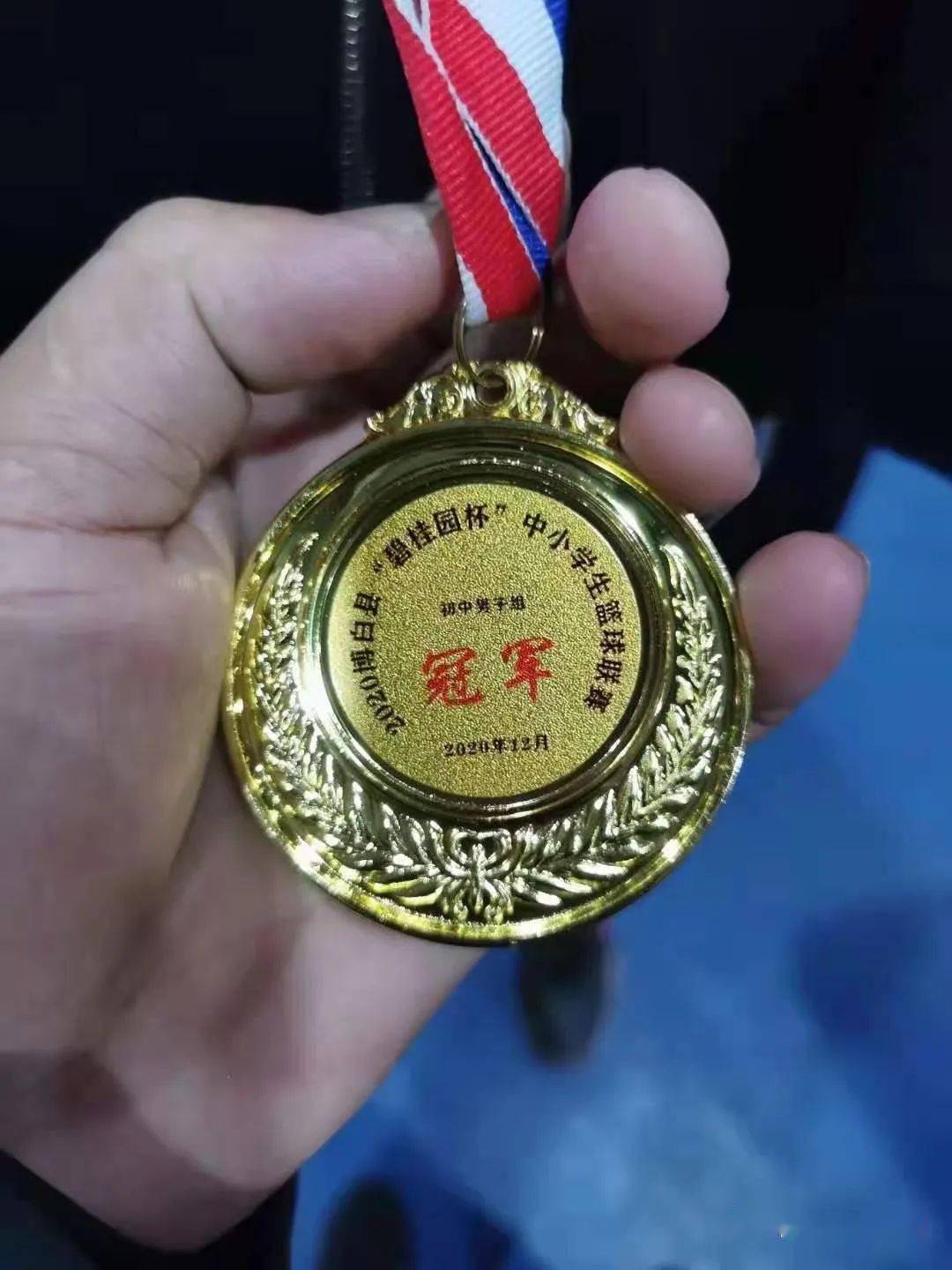 包含新赛季我们将身披冠军徽章征战联赛，的词条