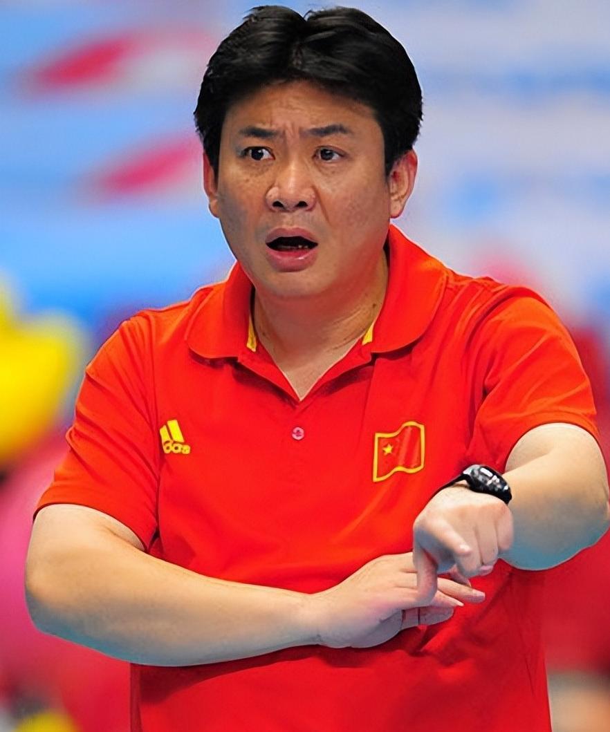 郎平后继有人!赵勇连换4人扭转败局决胜局2次神来之笔