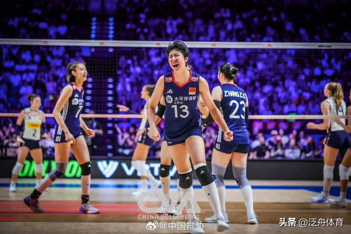 惊天大逆转！世联赛-中国女排3-2美国队