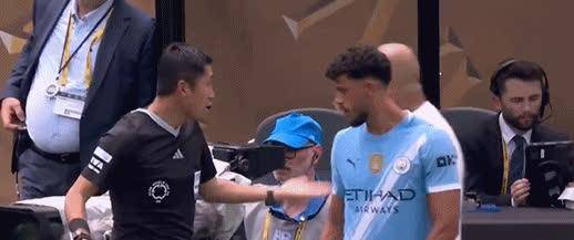 存在感十足！马宁担任世俱杯第四官员与瓜迪奥拉激烈交涉